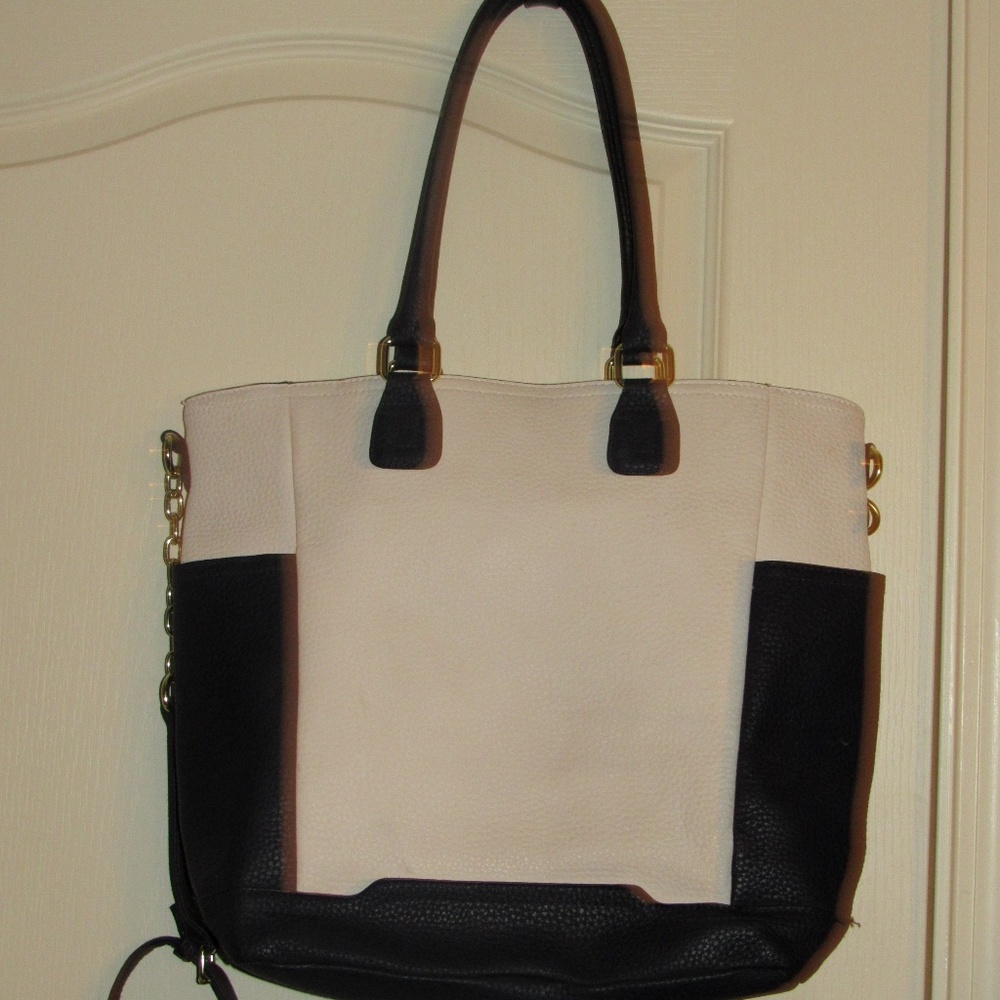 BLACK AND WHITE TOTE BAG